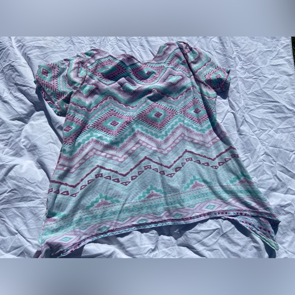 Very Gently Used Women’s Scoop Neck Top No Tags- Best Guess L/XXL, Ties on Sides - Picture 3 of 17